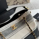 Striped bucket bag. Classic striped canvas with a metal chain-box - Image 10