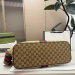 Ideal for crossbody, work, and daily wear. Super roomy inside- no box - Image 9