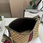 Ideal for crossbody, work, and daily wear. Super roomy inside- no box - Image 3