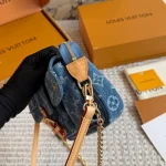 The L brand denim bag is absolutely perfect for spring and summer-box - Image 9