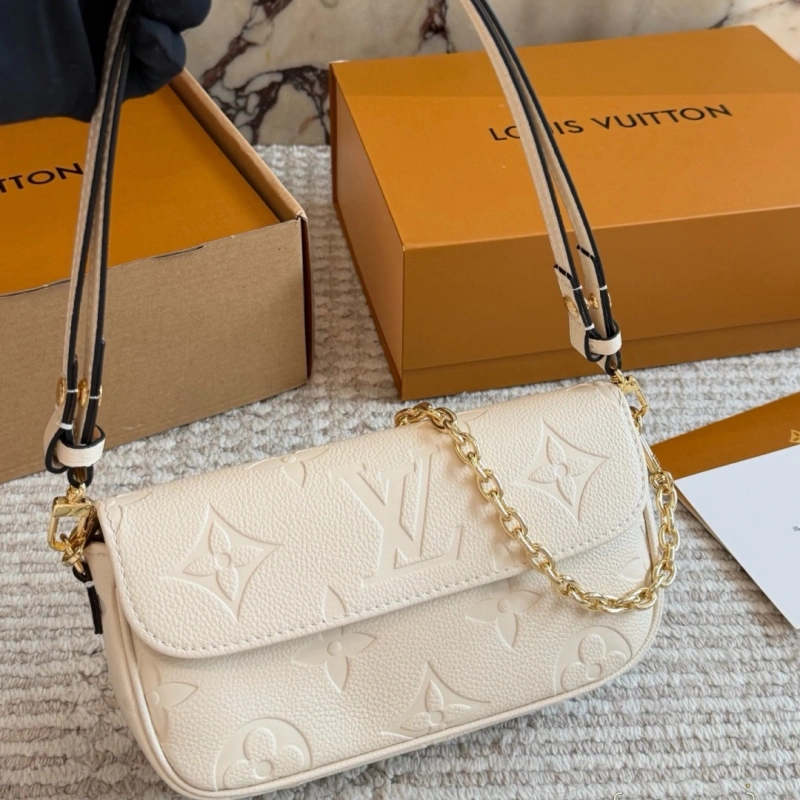 13428128540220200 Mahjong bag with a double chain design. Can be worn crossbody, on the shoulder, or carried by hand-box - Image 1
