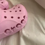 The upper features a special pattern, and the cut-out logo on the side is a brilliant design - Image 8