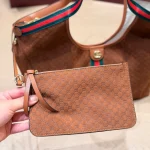 Fabric featuring the iconic green-red-green web stripe, paired with brown leather handles and a detachable shoulder strap-no box - Image 4