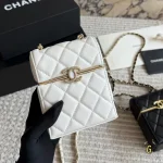 The 3D structured box shape holds its form perfectly. It's delicate, compact, and super chic-box - Image 3