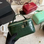 Crocodile-embossed leather box makeup bag-box - Image 13