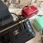 Crocodile-embossed leather box makeup bag-box - Image 10