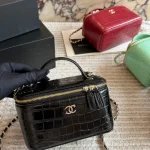 Crocodile-embossed leather box makeup bag-box - Image 6