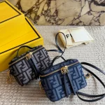 Super gorgeous and exquisitely delicate mini box bag-box