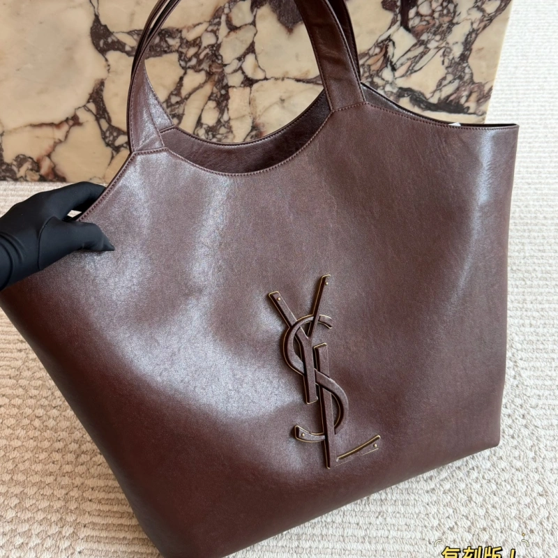 13428489247115200 A classic tote bag crafted from premium, buttery-soft genuine leather-no box - Image 1
