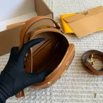 Classic mini round bag with a vintage circular silhouette that is simply chic-box - Image 4