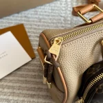 L's Keepall pillow bag is an absolute cutie! Made of premium top-grain cowhide-box - Image 9