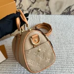 L's Keepall pillow bag is an absolute cutie! Made of premium top-grain cowhide-box - Image 8