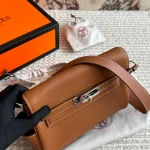 This Hermès Kelly messenger bag is made of genuine leather and has such a unique vibe with a premium feel-box - Image 3