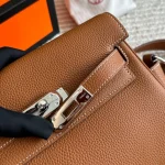 This Hermès Kelly messenger bag is made of genuine leather and has such a unique vibe with a premium feel-box - Image 15