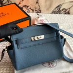 This Hermès Kelly messenger bag is made of genuine leather and has such a unique vibe with a premium feel-box - Image 5