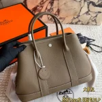 Garden Bag in premium Togo cowhide, incredibly soft to the touch. Features steel hardware, hand-stitched wrist strap, and authentic original lining-box - Image 10