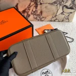 Garden Bag in premium Togo cowhide, incredibly soft to the touch. Features steel hardware, hand-stitched wrist strap, and authentic original lining-box - Image 9