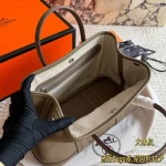 Garden Bag in premium Togo cowhide, incredibly soft to the touch. Features steel hardware, hand-stitched wrist strap, and authentic original lining-box - Image 8