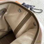Garden Bag in premium Togo cowhide, incredibly soft to the touch. Features steel hardware, hand-stitched wrist strap, and authentic original lining-box - Image 5