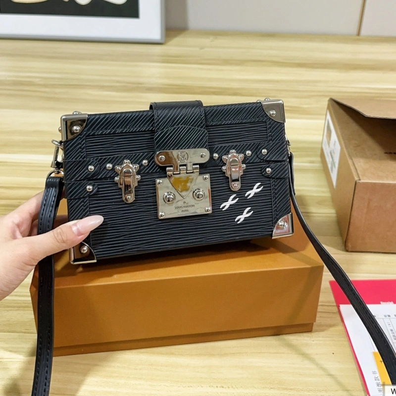 13428817677555600 Y2K girls, look here! This hard box bag is totally your vibe-box - Image 1