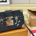Y2K girls, look here! This hard box bag is totally your vibe-box - Image 10