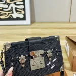 Y2K girls, look here! This hard box bag is totally your vibe-box - Image 6