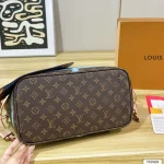 A versatile tote bag, perfect for shopping or weekend getaways-no box - Image 5