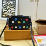 Calling all Y2K baddies! Check out this LV hard box bag with full original packaging-box - Image 9