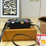 Calling all Y2K baddies! Check out this LV hard box bag with full original packaging-box - Image 6