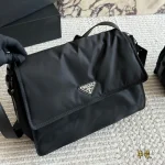 The  large messenger bag that looks great on both men and women-no box - Image 4