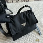 The  large messenger bag that looks great on both men and women-no box - Image 3