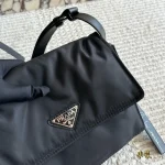 The  large messenger bag that looks great on both men and women-no box - Image 10