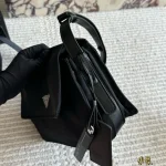 The  large messenger bag that looks great on both men and women-no box - Image 9