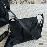 The  large messenger bag that looks great on both men and women-no box - Image 8