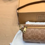 Features a slim leather strap. Wear it as a top handle, shoulder bag, or crossbody-box - Image 6