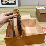 Featuring a uniquely shaped silhouette, it's also known as a moon bag-box - Image 9