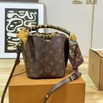 This is a shoulder/crossbody bag-box