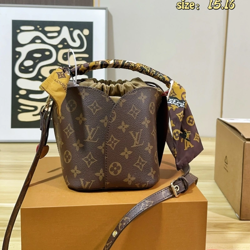 13429075092110600 This is a shoulder/crossbody bag-box - Image 1