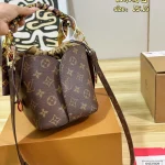 This is a shoulder/crossbody bag-box - Image 8