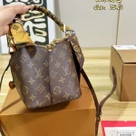 This is a shoulder/crossbody bag-box - Image 7