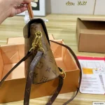 Flap messenger bag, shoulder and crossbody style-box - Image 9