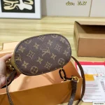 Flap messenger bag, shoulder and crossbody style-box - Image 6