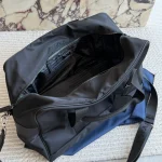 Versatile travel/duffle bag with a timeless look-no box - Image 6
