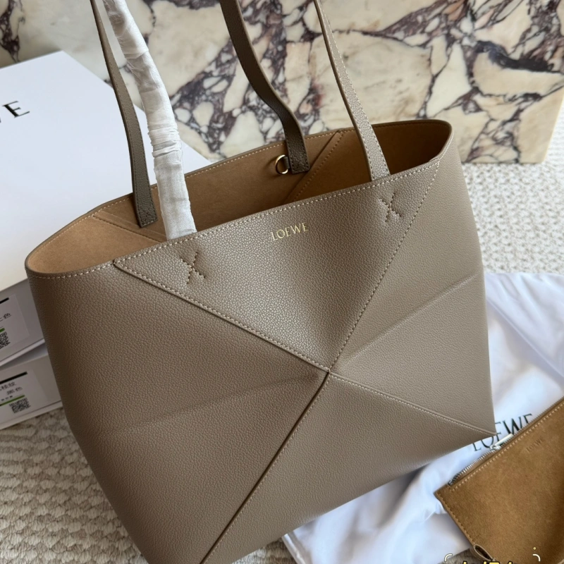 13429770282851600 We now have the horizontal medium folding tote bag in stock-box - Image 1