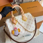 Featuring our iconic pillow bag silhouette, paired with a fun limited-edition charm-box - Image 4