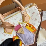 Featuring our iconic pillow bag silhouette, paired with a fun limited-edition charm-box - Image 3