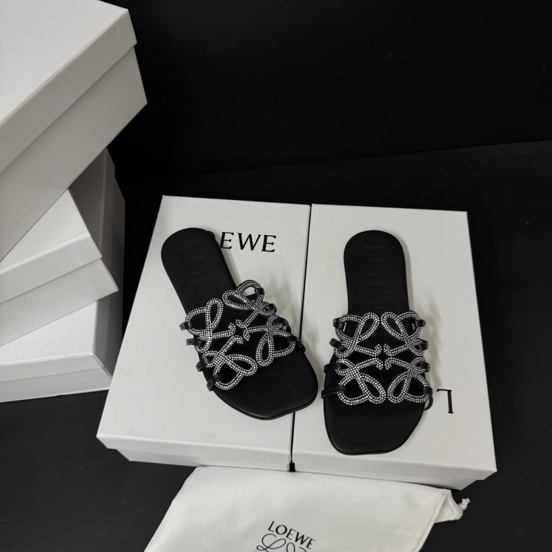 96aad5bbd0b096d949fd6f38e425e8df New Summer Limited Hollow-out Rhinestone Flat Slide Sandals-box - Image 1