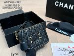 Chanel caviar cosmetic bag， comes with a case - Image 4