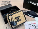 Chanel caviar cosmetic bag， comes with a case - Image 6