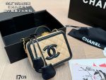 Chanel caviar cosmetic bag， comes with a case - Image 5